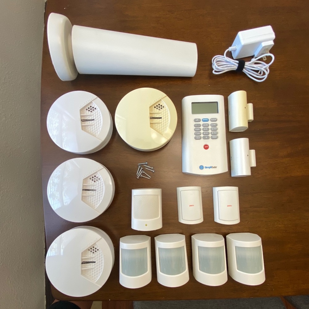 SimpliSafe security system - Picture 2 of 7